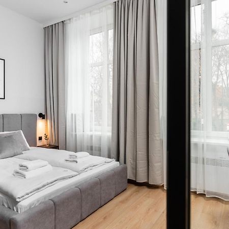Modern Centrally Located Apartments - By Upstairs Krasków Exterior foto