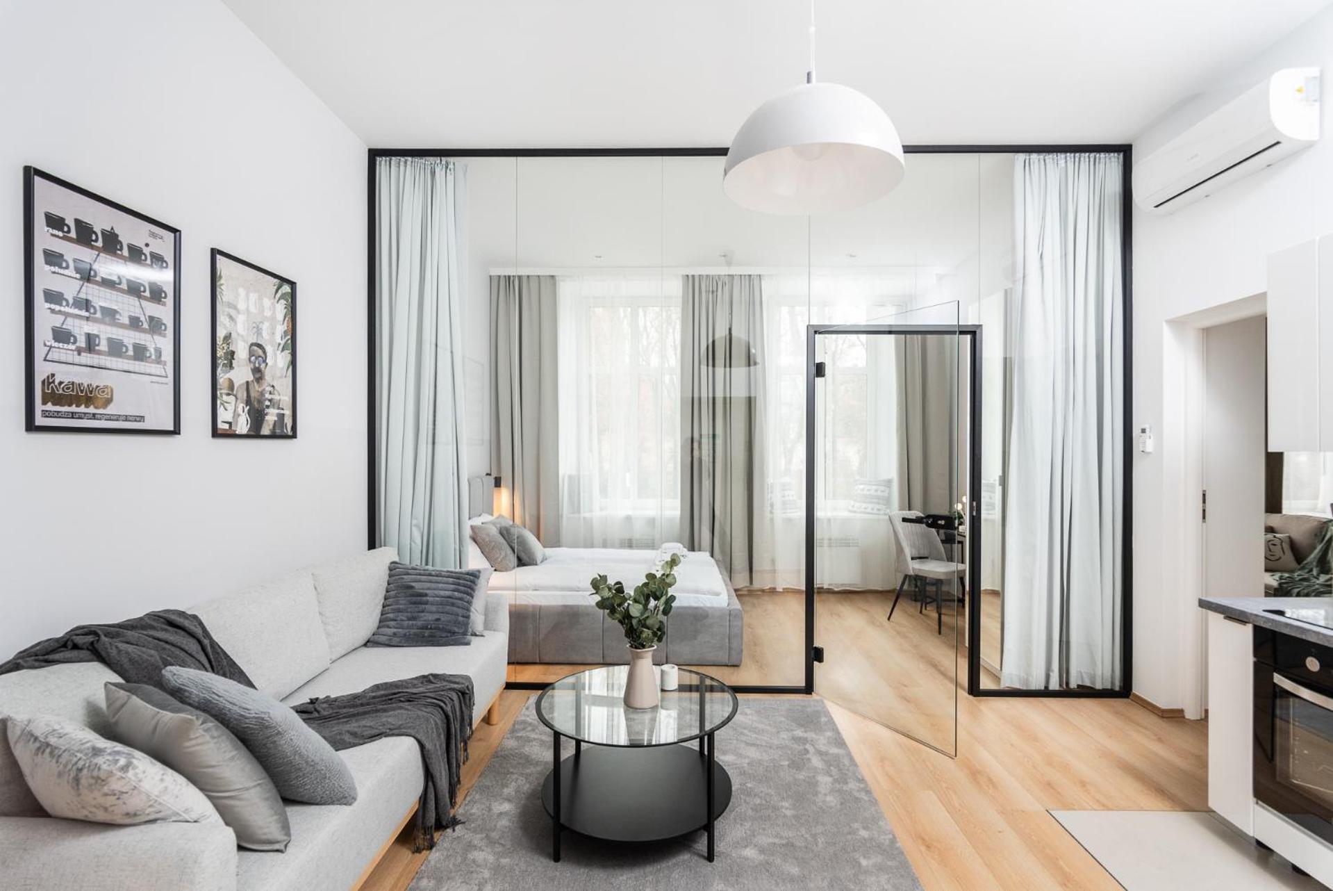 Modern Centrally Located Apartments - By Upstairs Krasków Exterior foto