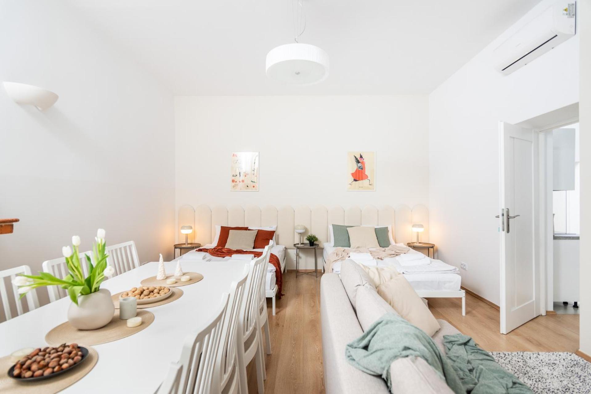 Modern Centrally Located Apartments - By Upstairs Krasków Exterior foto