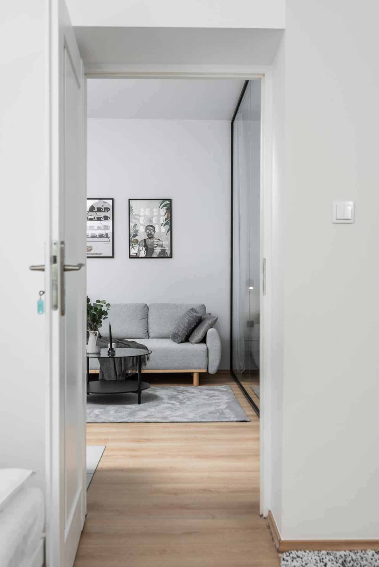 Modern Centrally Located Apartments - By Upstairs Krasków Exterior foto