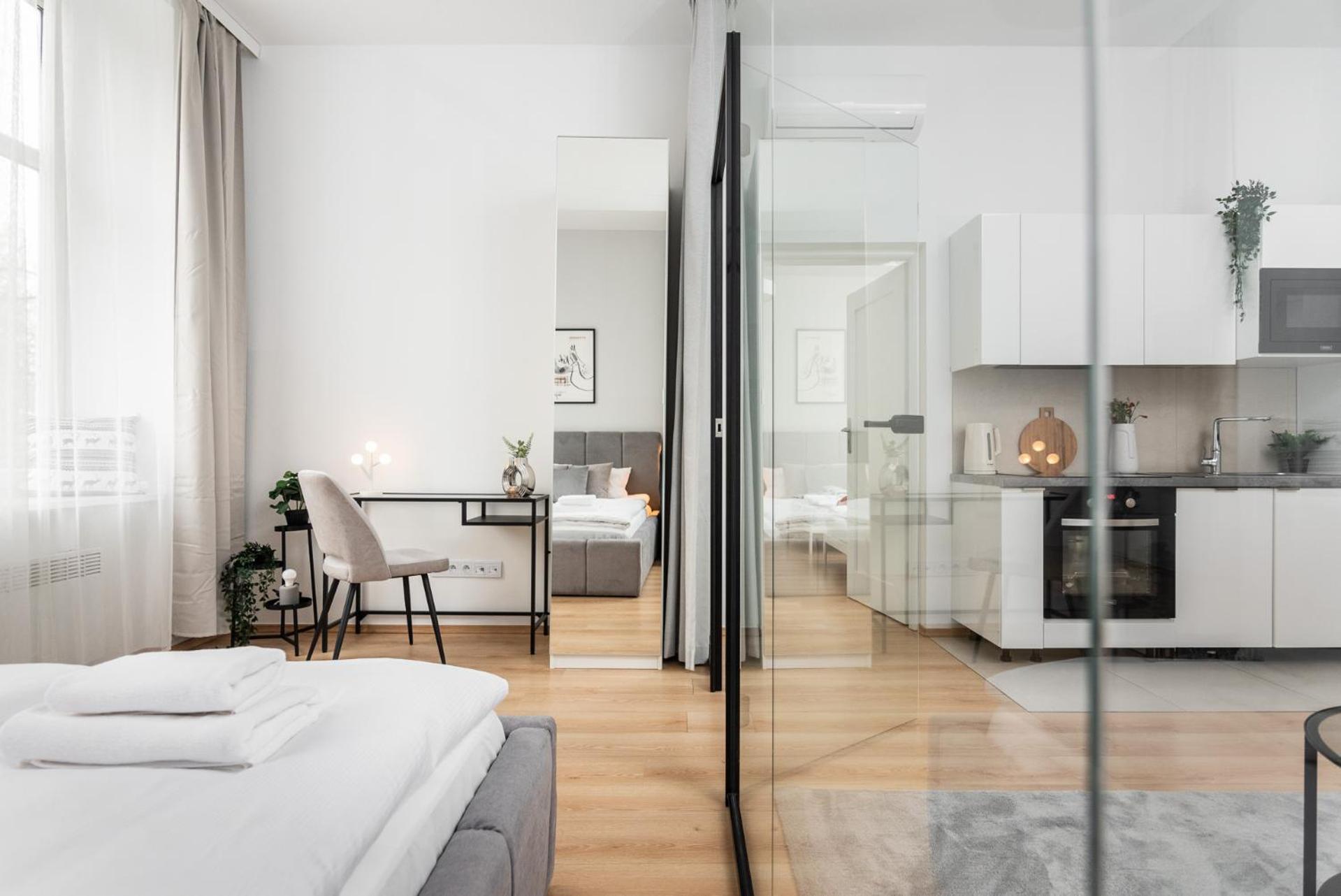 Modern Centrally Located Apartments - By Upstairs Krasków Exterior foto