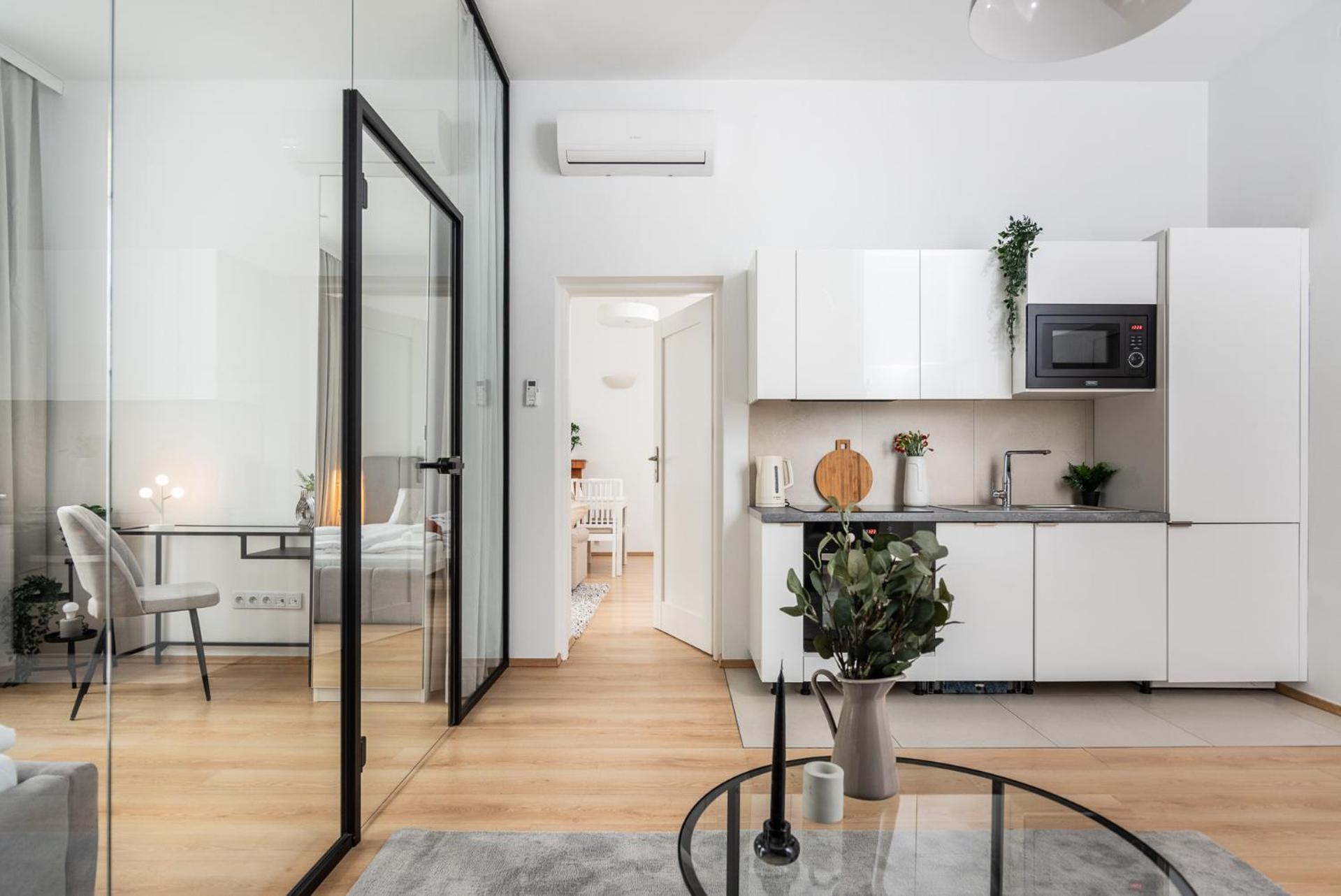 Modern Centrally Located Apartments - By Upstairs Krasków Exterior foto